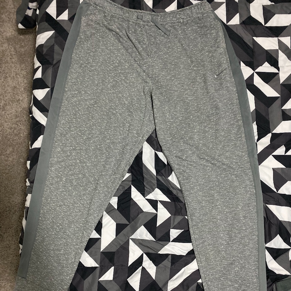 Nike Mens gray sweatpants jogger